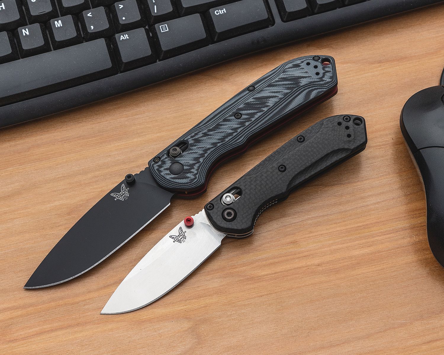 Benchmade - 565-1 - Mini Freek - Folding Knife - S90V Stonewash Drop Point - Carbon Fiber - Black - Image 20
