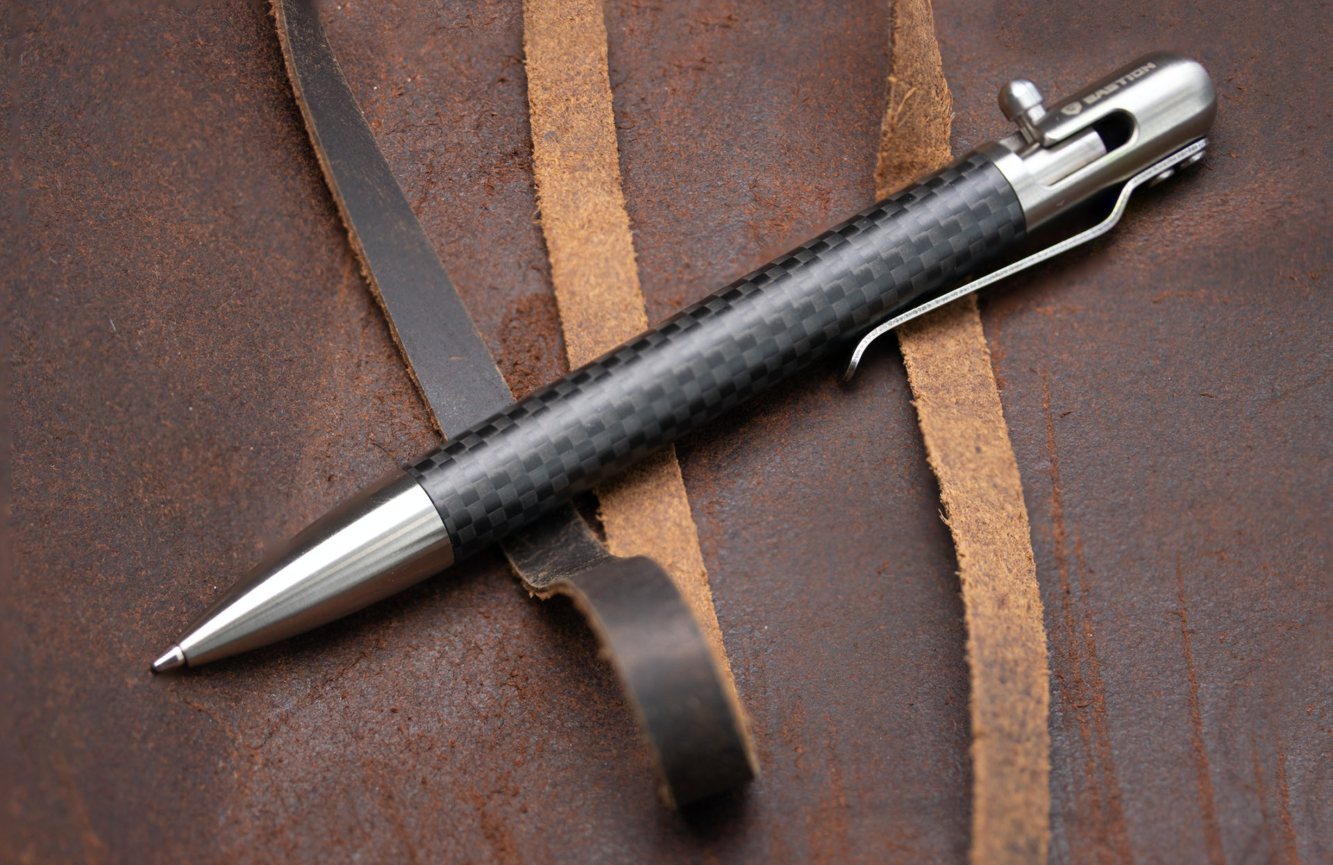 Bastion - BSTN224 - EDC Bolt Action Pen - Stainless Carbon Fiber - Black Gray - Image 17